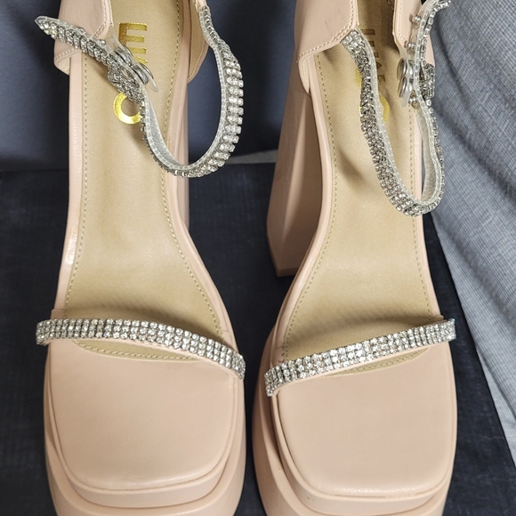 NEW WITH THE BOX EGO PLATFORM  HEELS - Picture 2 of 6